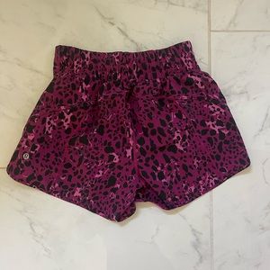 Lululemon 5” size 6